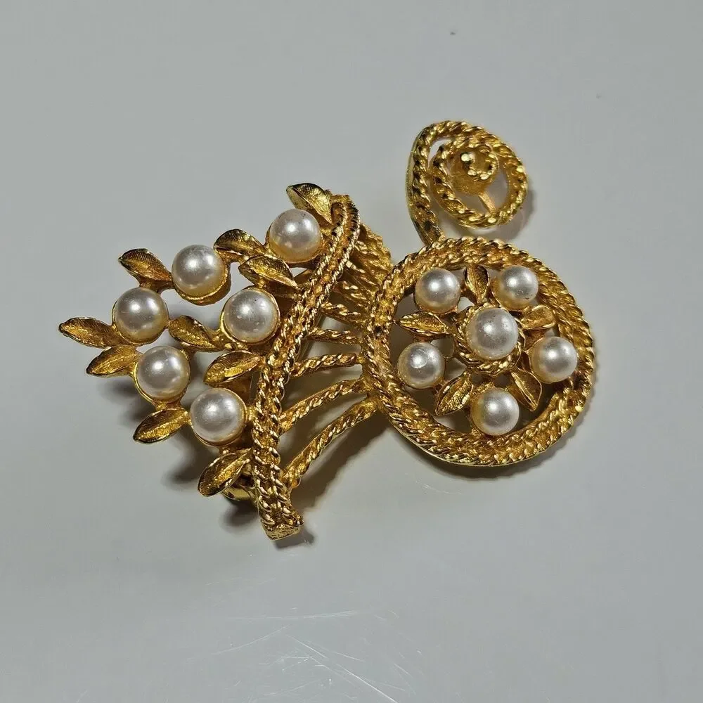 Vintage Gold Tone Faux Pearl Wheelbarrow of Flowers Pin Brooch